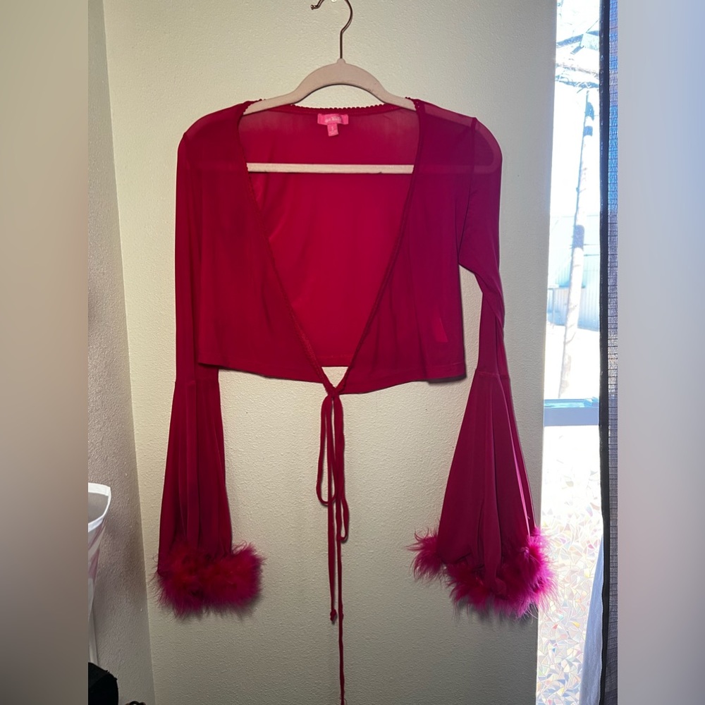 gorgeous festival feather sleeve top